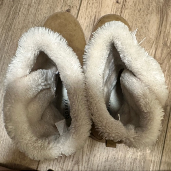 Faux Uggs - Picture 4 of 5